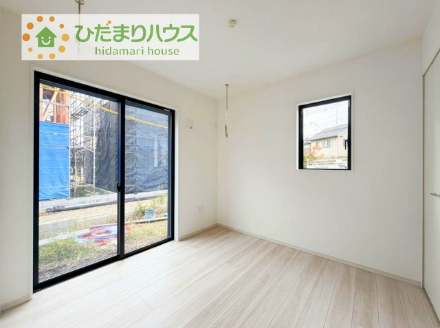 【洋室】 | 取手市井野8期　新築戸建　1号棟 | リビング横には、お子様の遊び場にもなる洋室が隣接。