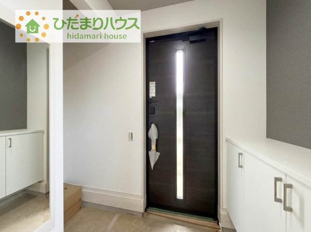 【玄関】 | 取手市井野8期　新築戸建　1号棟 | 毎日「行ってきます」「ただいま」をいう玄関は明るく光が差し込みます♪