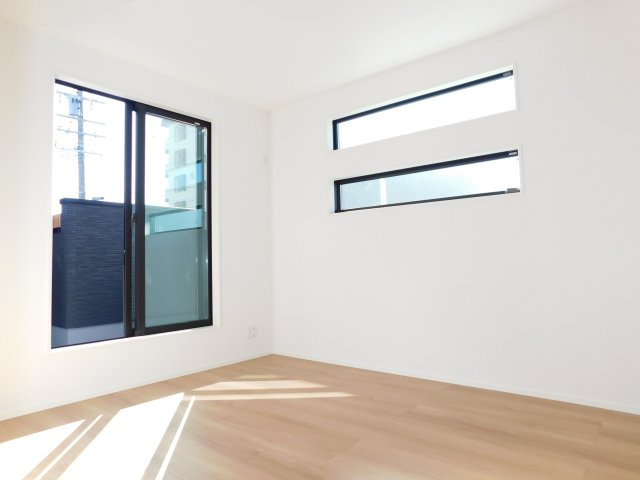 名古屋市東区前浪町の新築一戸建の洋室|◇洋室◇　　南面で明るい洋室６．５帖　全居室収納完備！　バルコニー利用可♪