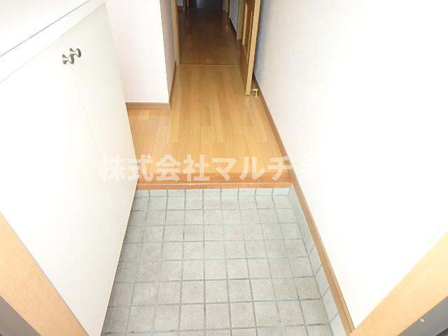 ハイツＨＭＴの玄関|収納もある玄関です