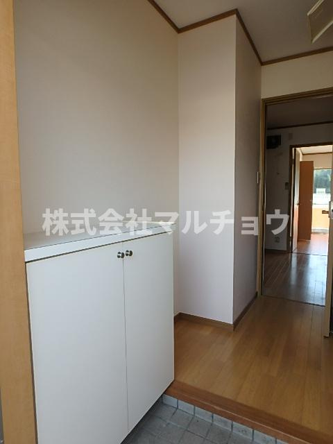 ハイツＨＭＴの玄関|収納もある玄関です