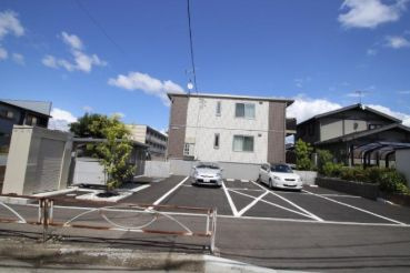 ミルクレールの駐車場
