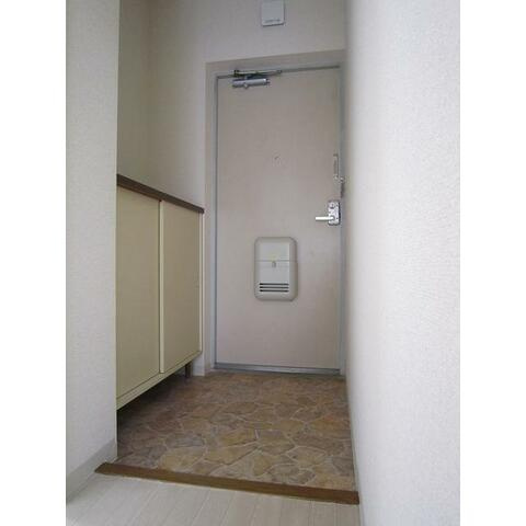 鎌倉市小袋谷２丁目の賃貸マンションの玄関