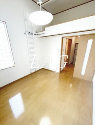 【居間・リビング】 | 西生田インターナショナルハウス | 洋室のお部屋です。