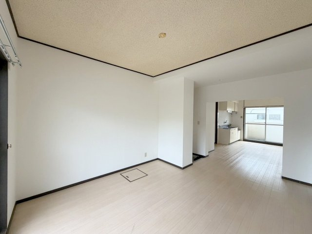 シャルマン東高須の居間・リビング