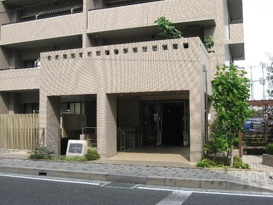 近隣駅まで徒歩約１分の好立地♪徒歩圏内にスーパーやコンビニ・ドラッグストアがあり生活便利です♪