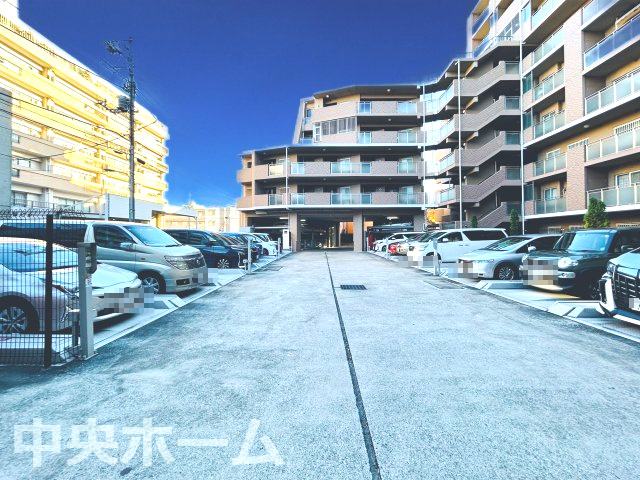 デュークコート小岩の駐車場|【敷地内駐車場】最新の空き状況や費用などの詳細は担当スタッフまでお問い合わせください。