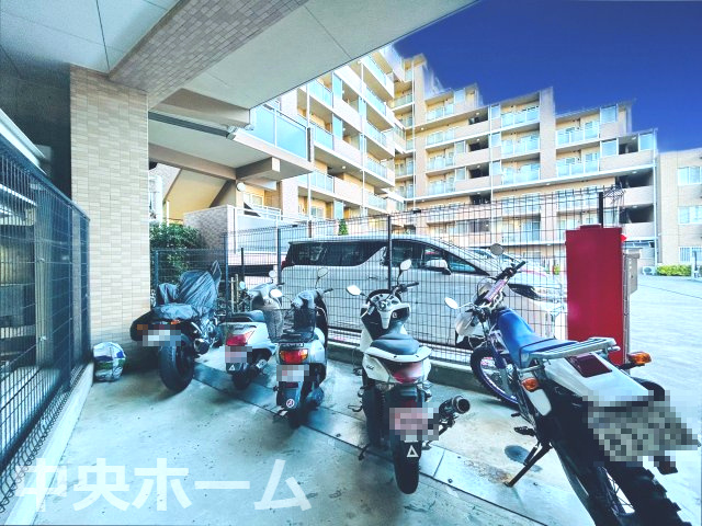 デュークコート小岩の駐車場|【バイク置場】最新の空き状況や費用などの詳細は担当スタッフまでお問い合わせください。