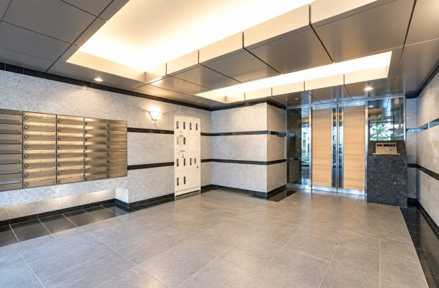 世田谷区羽根木１丁目の賃貸マンションのエントランス