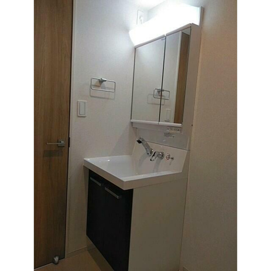 【洗面所】 | ヴィーヴェレ赤羽レジデンス | 広い洗面スペース
