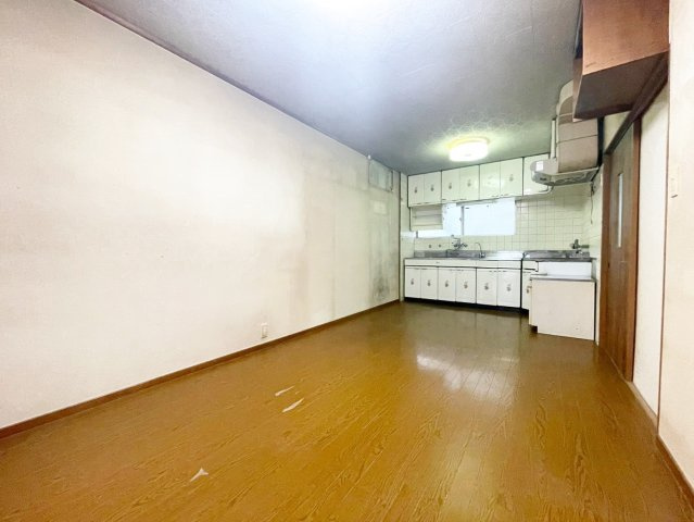 八条源町の居間・リビング