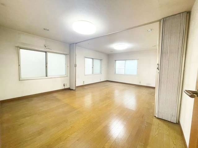八条源町の洋室