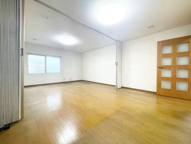 八条源町の洋室