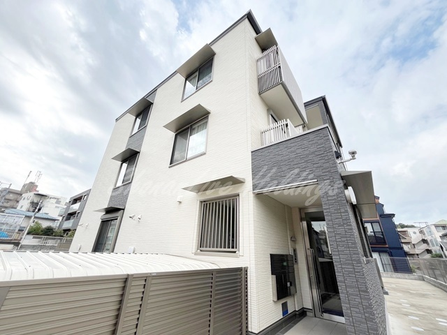 横浜市港北区小机町のアパートの外観
