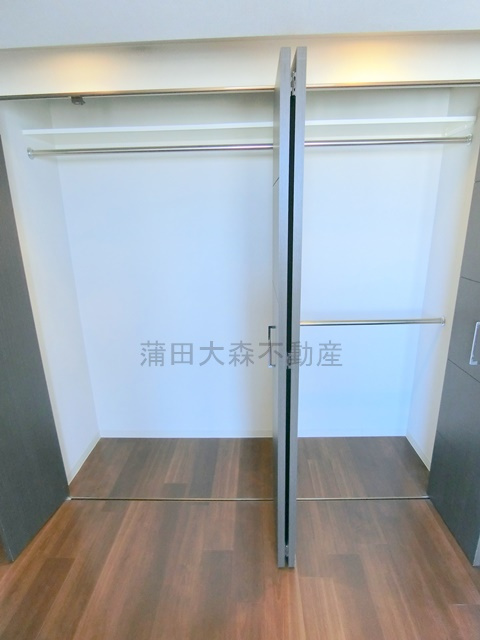クロスレジデンス蒲田の収納|洋室6.5帖の大きな収納　クローゼット