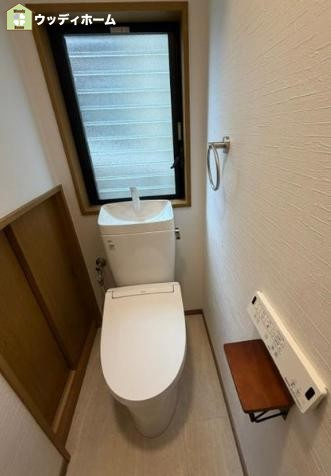 越谷市大林　中古一戸建てのトイレ