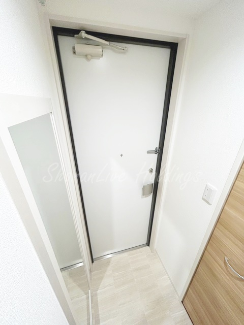 鎌倉市材木座１丁目のアパートの玄関