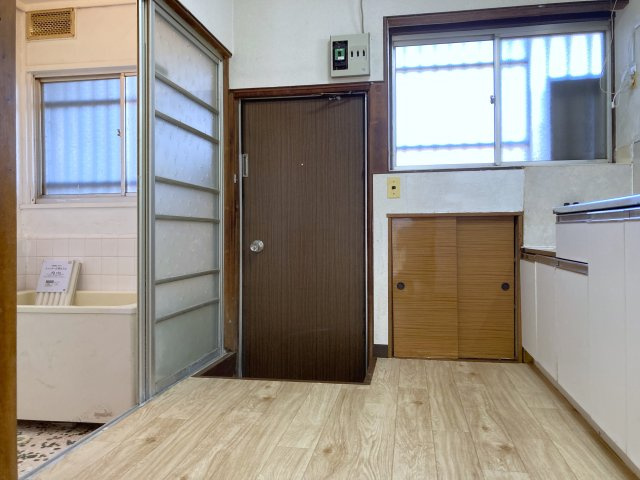 小山ハイツの玄関