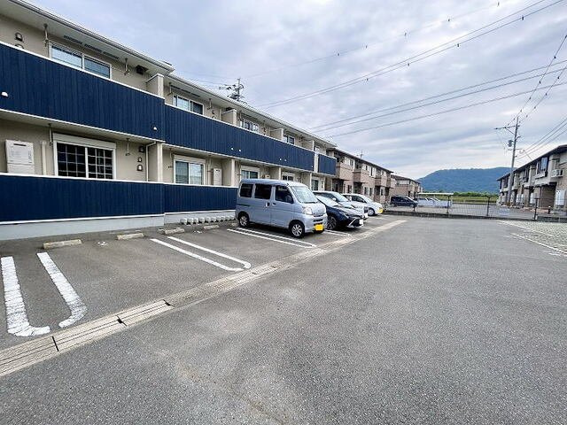 クイーンズ・ガーデンⅡ　Ａの駐車場|駐車場完備です