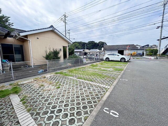 レジナス和多田Ⅰの駐車場|駐車場があるので、車を買う予定の方も安心です