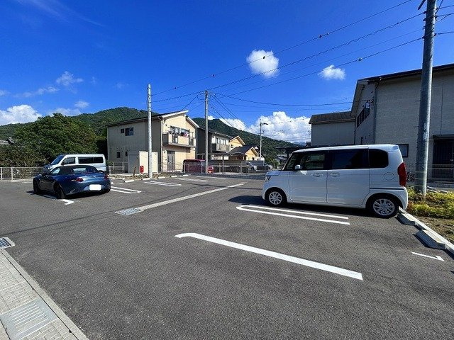 ホーリープレイス唐津　Ⅰの駐車場|駐車場があります