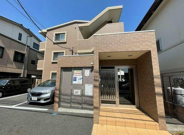 所沢市大字上安松の賃貸マンションのエントランス
