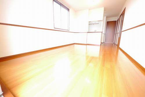 宮若市水原のアパートの居間・リビング