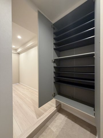 中野区本町４丁目の中古マンションの収納|シューズボックス
