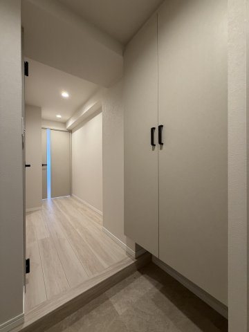 中野区本町４丁目の中古マンションの内装|玄関廊下