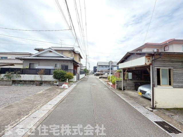 吉村町宮ノ前甲　土地の前面道路含む現地写真