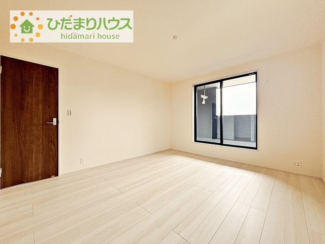 【寝室】 | 第2下妻市鎌庭　新築戸建 | バルコニーに面していて、たっぷり光りの入る明るい主寝室です！
