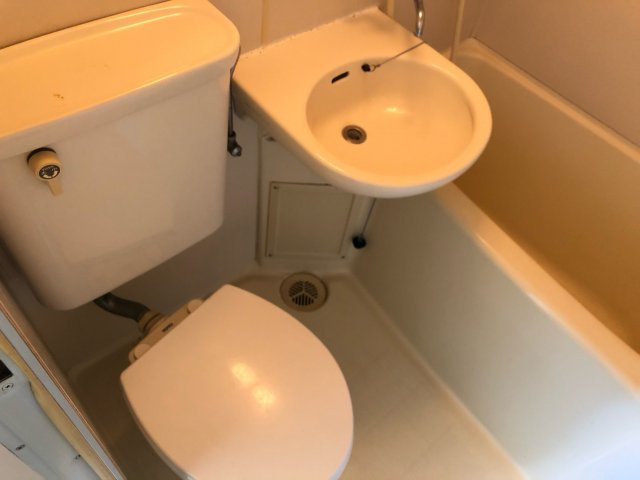 浴室内にトイレがあります♪