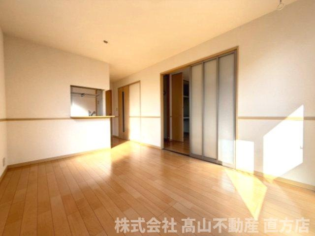 宮若市水原のアパートの居間・リビング