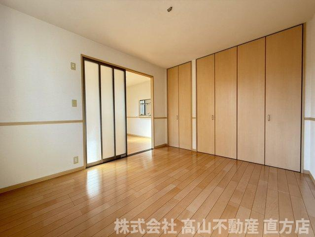宮若市水原のアパートの居間・リビング