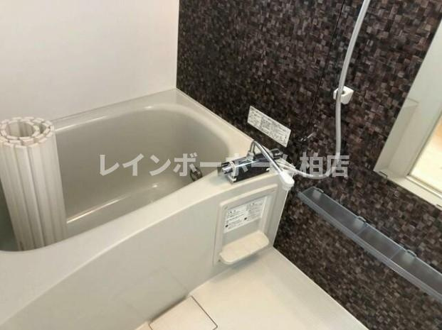 特典：仲介手数料が無料です!!の浴室|追い焚き機能・浴室乾燥機があります