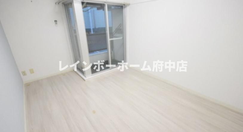 ベルトピア調布B棟の居間・リビング