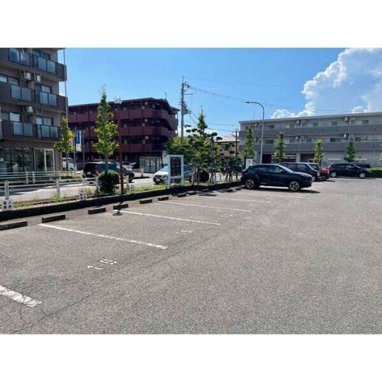 【駐車場】 | APEX FLAT | 駐車場があるので、車を買う予定の方も安心です