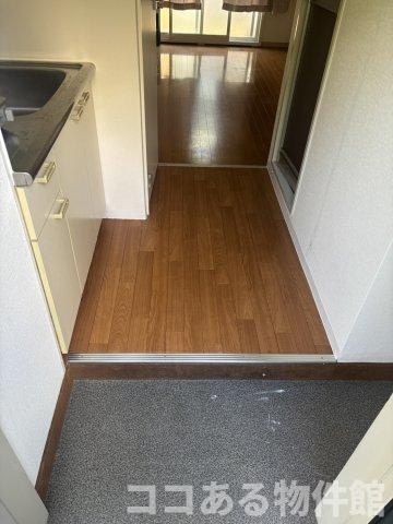 サニーパレス白川台の玄関