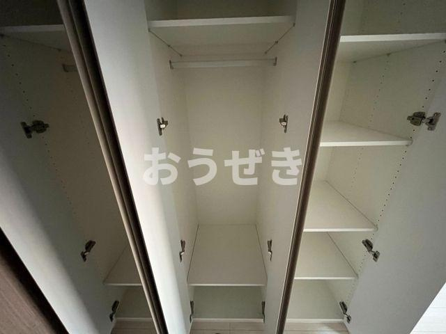 ロイジェント志村坂上の玄関
