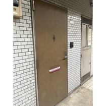 収納もある玄関です