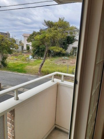 開放的で明るい空間を演出してくれるバルコニーです