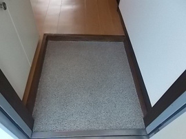 収納もある玄関です