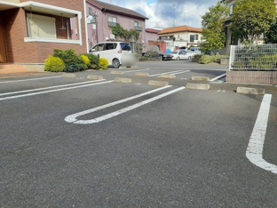 駐車場があるので、車を買う予定の方も安心です