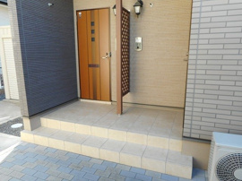 清潔なエントランスです