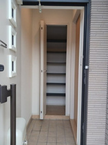 収納もある玄関です