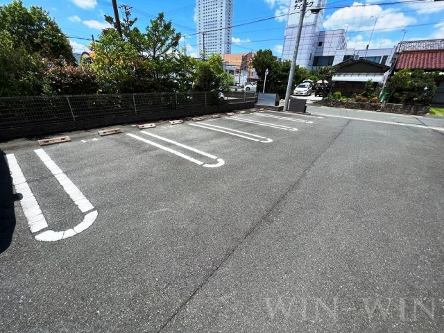 カルムメゾンの駐車場