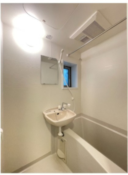 イルミナハイム笹塚の浴室|同建物別部屋参考写真