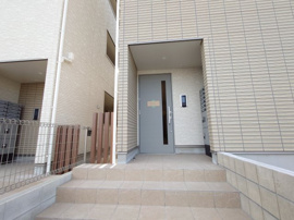 毎日通るエントランスはこのようになっています