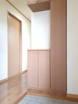 収納もある玄関です