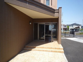 毎日通るエントランスはこのようになっています